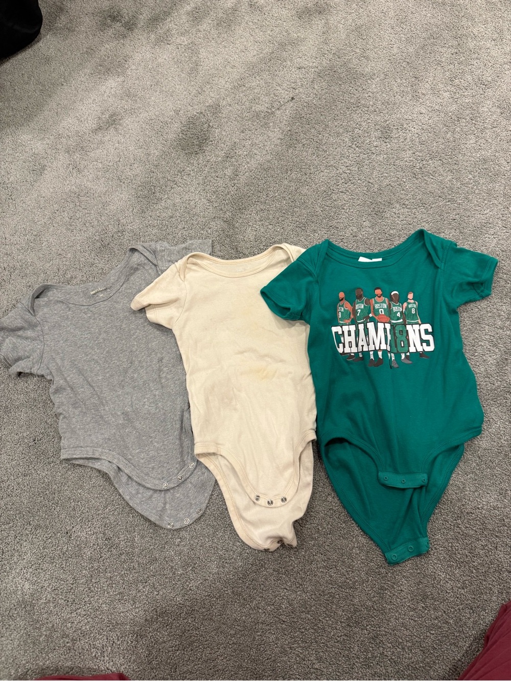 Burt's Bees Green Champions Graphic One-Piece Bodysuit with Gray and Cream Set